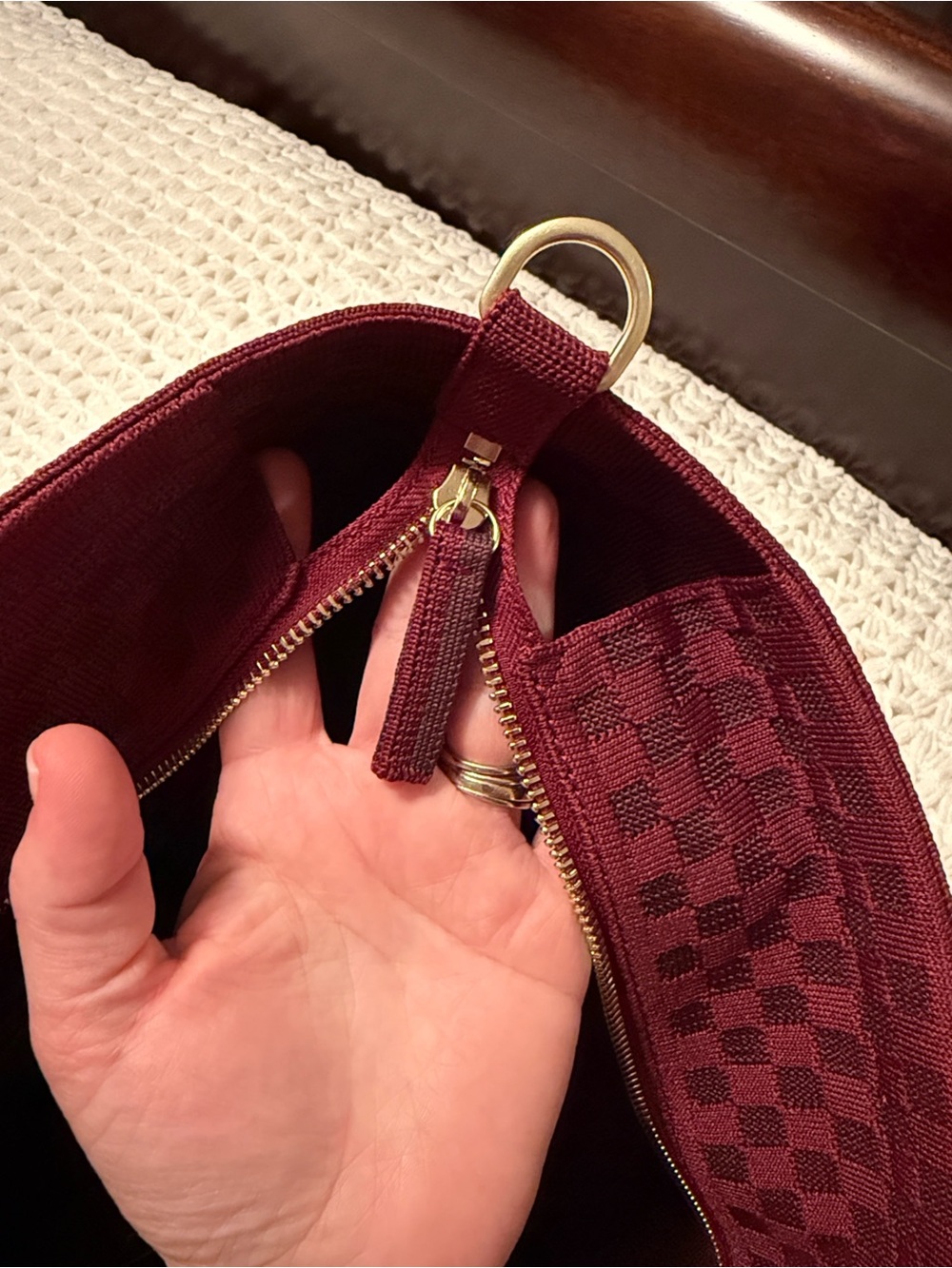 NWT Rothy’s Lightweight Zip Tote in Cabernet Check Knit Pattern - Picture 10 of 13